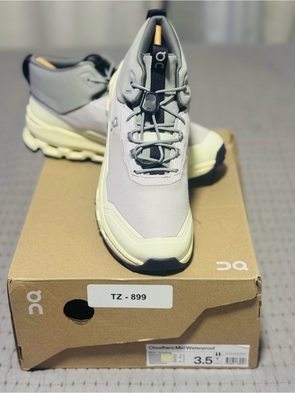 On Cloudhero Mid Waterproof Boots, Silver/Seedling, Youth 3.5, New with Box